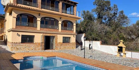 Ri 523 Five bedroom mansion near Lauro golf with pool – 3,500€