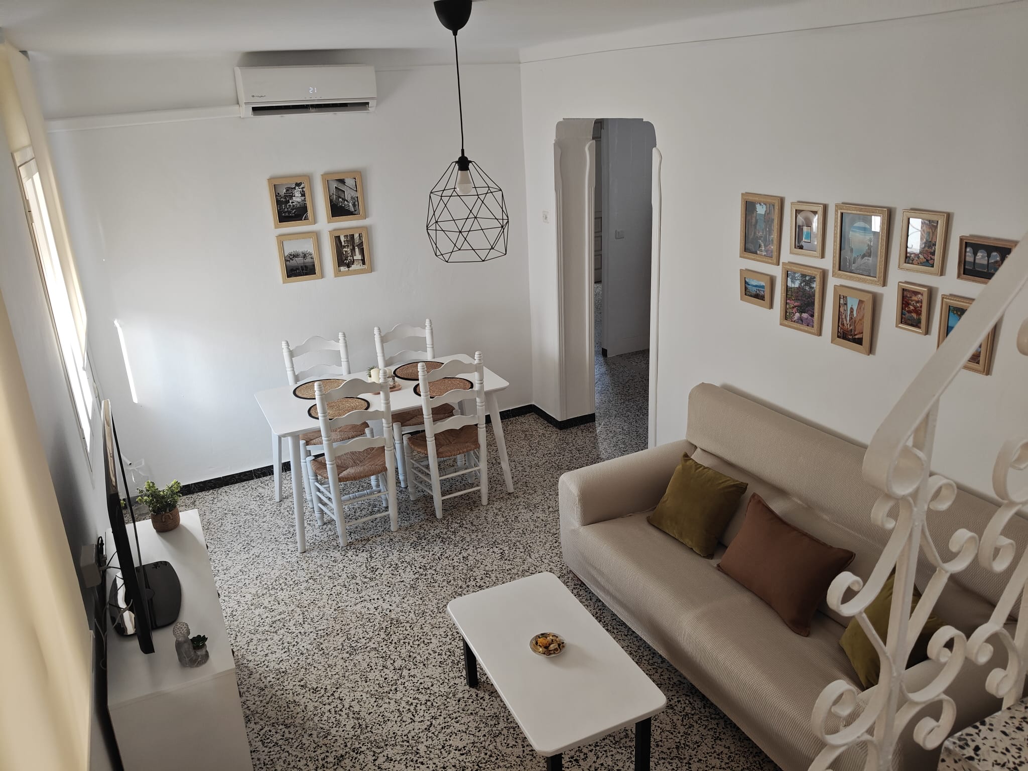Ri 1000 Three bedroom town house near centre of Alhaurin el Grande – 1,300€